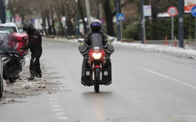 İstanbulda məktəblər bağlandı, motosikletlərə qadağa qoyuldu
